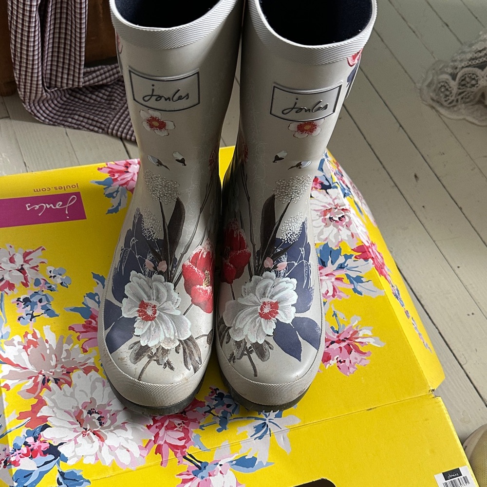 Joules Gray and Blue Floral Rain Boots - Picture 2 of 13